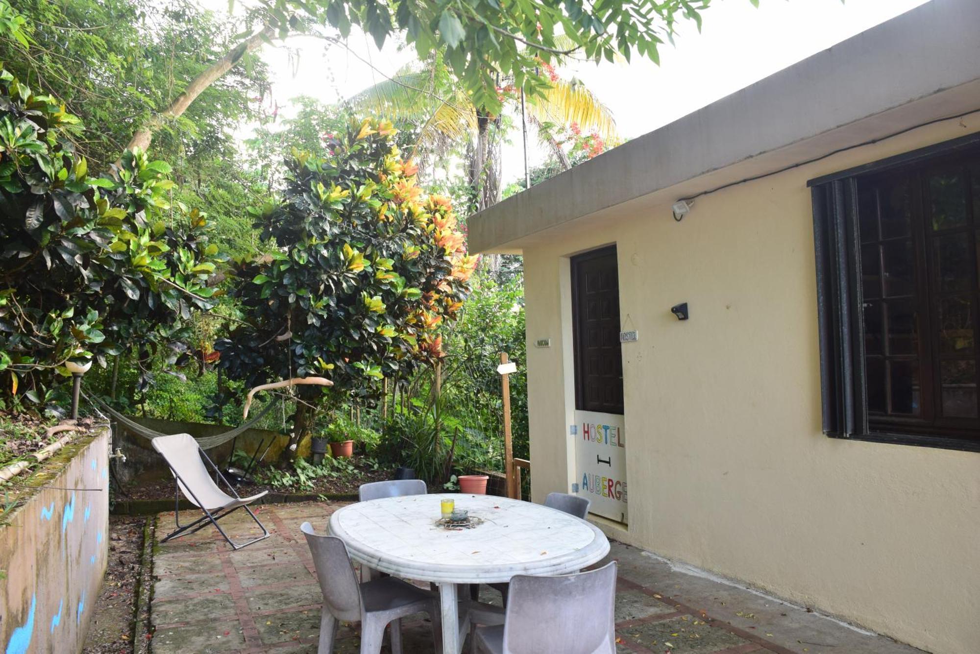 Top Hill Hostel- Martinique- Auberge Dortoir Ла Трините Екстериор снимка